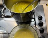 Hagymaleves gluténmentes sajtos baguette szeletekkel recept fázis 4 fotója