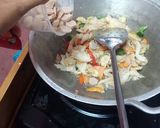 Foto langkah ke 6 dari resep Sayuran tumis sosis pedas mantap.