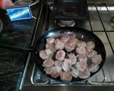 Foto del paso 2 de la receta: Sorrentinos mediterráneos con mi salsa de chorizos caseros y cabernet