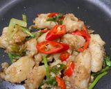 รูปขั้นตอนการทำที่ 4 ของ ปลาดอลลี่ผัดขึ้นฉ่าย 🌶