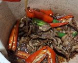 Foto langkah ke 5 dari resep Tumis Beef Cabe Teriyaki.