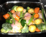 Foto del paso 4 de la receta: Pollo con verduras al horno