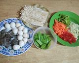 Foto langkah ke 1 dari resep Tumis Udang Jamur Enoki.