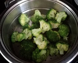 Foto del paso 1 de la receta: Calabacín, brócoli y zanahoria con bacalao y salmón
