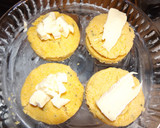 Foto del paso 4 de la receta: Tortas de polenta rellenas con queso Reblochon