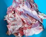 Foto del paso 1 de la receta: Guiso de cordero en salsa de cebollas blancas y especias