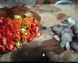 Foto langkah ke 2 dari resep Tumis Jamur Manis Pedas.