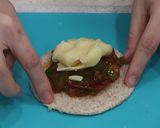 Foto langkah ke 5 dari resep Pizza Roti Goreng.