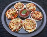 મિની ઉત્તપમ પીઝા (Mini Uttapam Pizza Recipe in Gujarati) રેસીપી સ્ટેપ5ફોટો