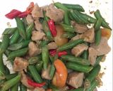 Foto langkah ke 4 dari resep Tumis Buncis Bakso Pedas.