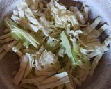 Foto del paso 1 de la receta: Ensalada de repollo, zanahoria y pepino
