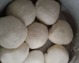 Foto del paso 4 de la receta: Pancitos🥰 de queso🧀 y jalea🍑 de guayaba🥐🧇🍯😜