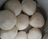 Foto del paso 4 de la receta: Pancitos🥰 de queso🧀 y jalea🍑 de guayaba🥐🧇🍯😜