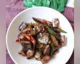 Foto langkah ke 5 dari resep Ikan Tongkol + Terong masak Kecap.