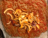 Foto del paso 3 de la receta: Coca de cebolla y tomate