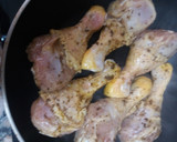 Foto del paso 2 de la receta: Jamoncitos de pollo en salsa de churrasco enrollados con hojaldre
