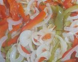 Foto del paso 5 de la receta: Pollo a la cerveza y remolacha, calabacín, perejil y huevo