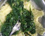 Foto langkah ke 5 dari resep Creamy Mashed Potato with Garlic Spinach.
