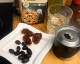 Foto del paso 1 de la receta: Pizza con masa de aceituna negra y tomate seco con un toque ahumado