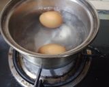 Gambar langkah 1 resipi Petua rebus telur masak sekata.