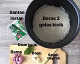Foto langkah ke 1 dari resep Nasi Kuning lauk udang, telur dan perkedel.