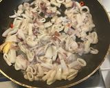 Foto del passaggio 1 della ricetta Gnocchetti al basilico con calamaretti saltati