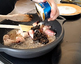 Foto del paso 5 de la receta: Arroz con calamares de lata