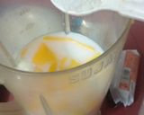 A picture of step 2 of Mango Shake.