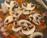 Foto del paso 3 de la receta: Salteado de verduras, chipirones y gambas