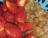 A picture of step 1 of Strawberry Grapes Mocktail 🍇 🍓.