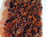 Aszalt gyümölcsös, baconbe tekert csirkemell recept fázis 4 fotója