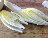 Une image de l'étape 1 de Endives et Thon en salade au vinaigre balsamique fruité.
