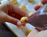 Foto langkah ke 7 dari resep Soes Kering Isi Coklat.