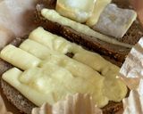 Hình bước làm 2 của món Tartine Bánh Mì Ngũ Cốc Phô Mai & Cà Rốt Tươi