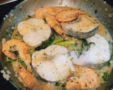 Foto del paso 4 de la receta: Merluza en salsa verde
