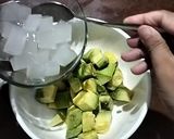 Foto langkah ke 2 dari resep Simple Avocado Ice 🥑.