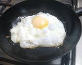 Foto del paso 5 de la receta: Huevo frito, rapidísimo, fácil y sabroso