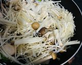 Foto langkah ke 3 dari resep Tom Yum Tumis Jamur.