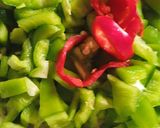 صورة لخطوة 2 من وصفة أرز بالخضار و التونة🍲