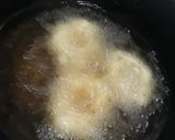 A picture of step 1 of Urad dal mendu vada.