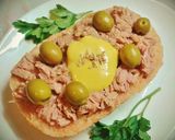 Foto del paso 3 de la receta Media tostada con atún y aceitunas