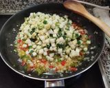 Foto del paso 3 de la receta: Pisto de calabacín con atún y acompañado con Pulpo a la Gallega