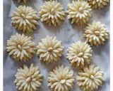 ফ্লাওয়ার কুকি (flower cookies recipe in Bengali) রেসিপি ধাপ - 7 ছবি