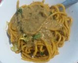 Foto langkah ke 4 dari resep Mie Gomak Goreng sambal Kacang.