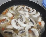 Foto langkah ke 4 dari resep Tumis Jamur Brokoli Pedas.