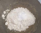 A picture of step 4 of Lime sponge cake.