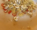 A picture of step 2 of Pineapple-fried rice with chicken and cashew nuts.