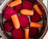 A picture of step 1 of Beet and Carrot Salad.