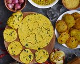 A picture of step 10 of Matar/Peas Chaat with Hoemade Fenugreek Masala Puri.