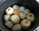 Foto del paso 1 de la receta: Peras y manzanas en gelatinas de sabores